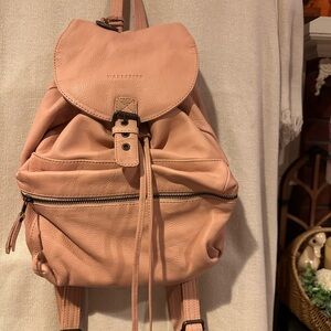 Wanderer Travel Co. Leather “The Byron” Backpack - Peach